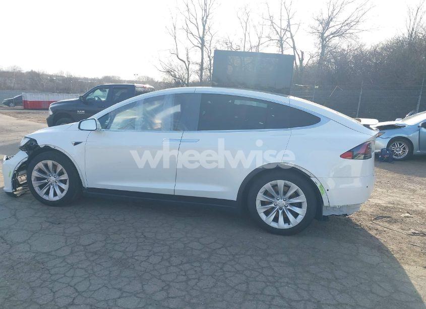 Photo 14 of 2018 Tesla Model X 100D/75D/P100D (VIN 5YJXCAE21JF087156)