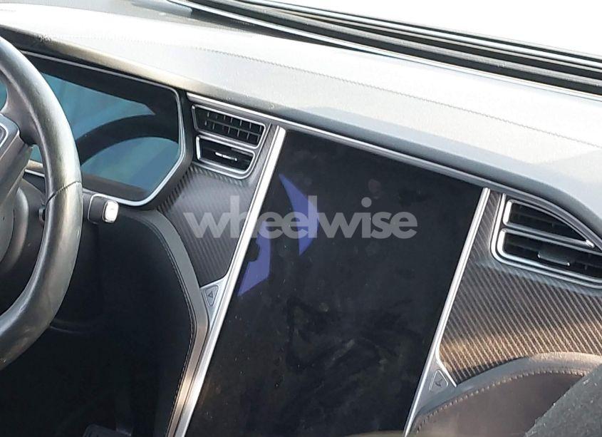 Photo 17 of 2018 Tesla Model X 100D/75D/P100D (VIN 5YJXCAE21JF087156)
