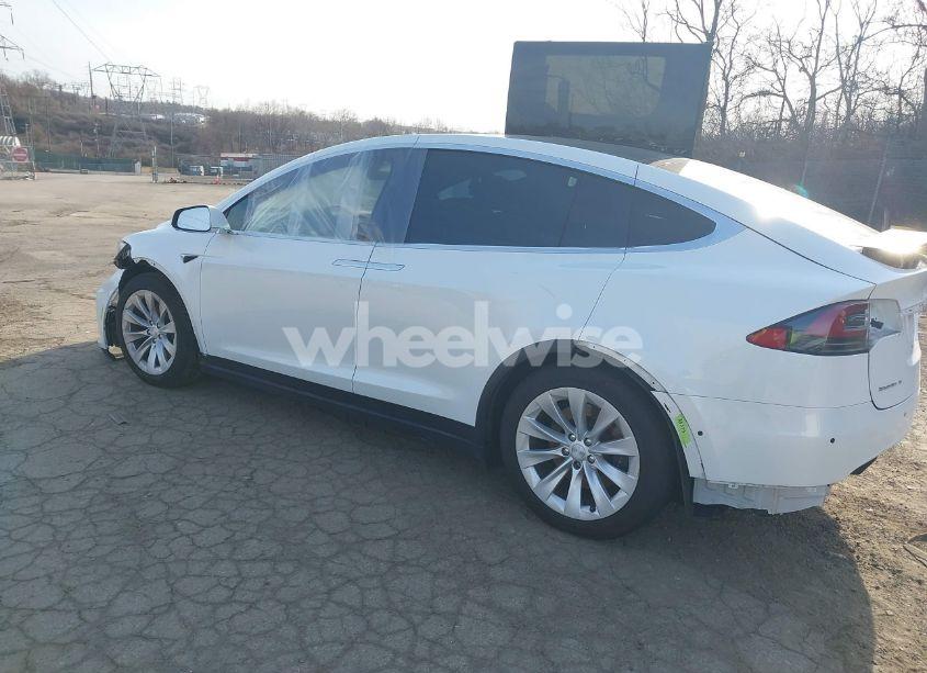 Photo 3 of 2018 Tesla Model X 100D/75D/P100D (VIN 5YJXCAE21JF087156)