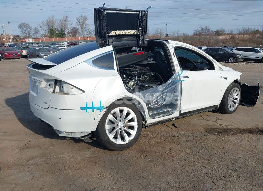 Photo 4 of 2018 Tesla Model X 100D/75D/P100D (VIN 5YJXCAE21JF087156)