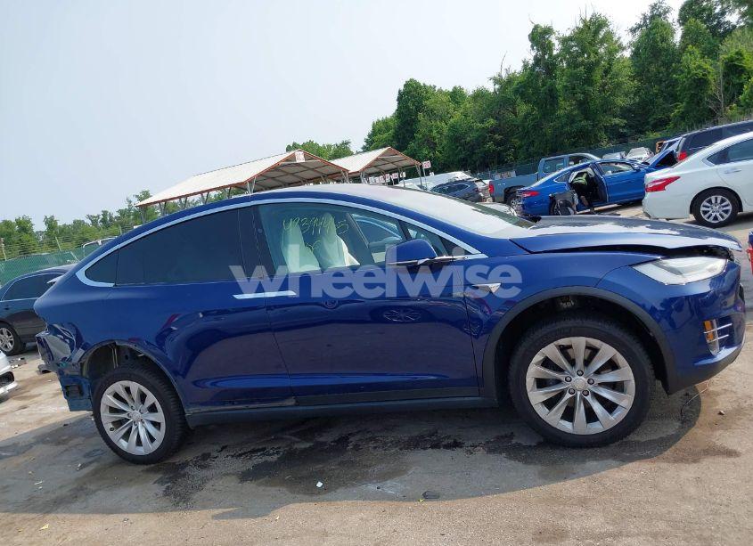 Photo 12 of 2018 Tesla Model X (VIN 5YJXCAE21JF142592)