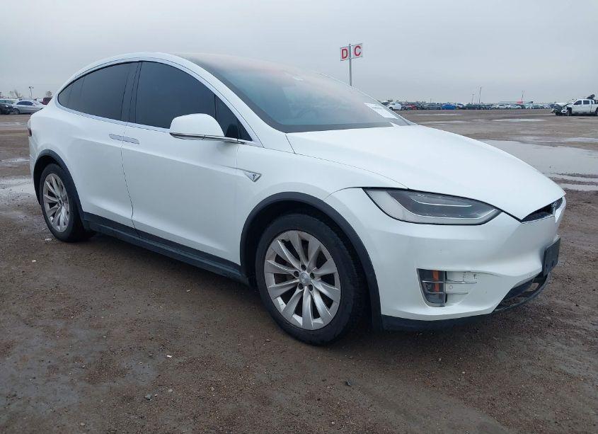 2016 Tesla Model X 60D/70D/75D/90D (VIN 5YJXCAE23GF005825) main photo