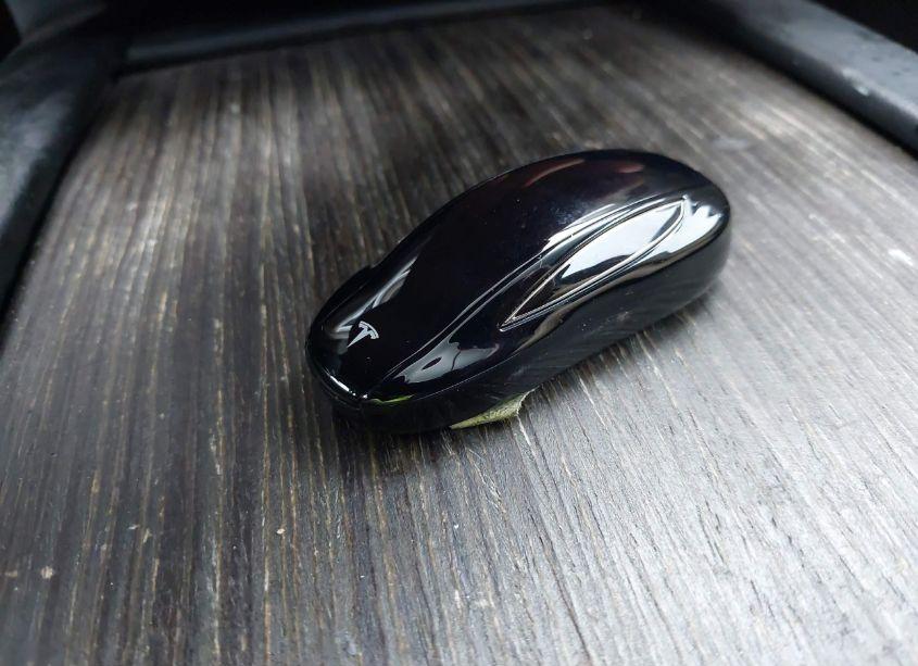 Photo 11 of 2016 Tesla Model X 60D/70D/75D/90D (VIN 5YJXCAE23GF005825)