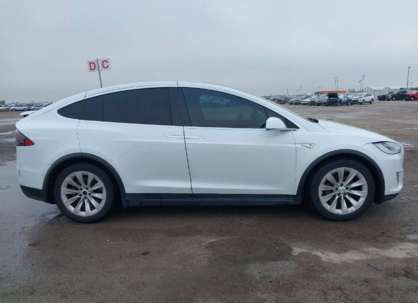Photo 13 of 2016 Tesla Model X 60D/70D/75D/90D (VIN 5YJXCAE23GF005825)