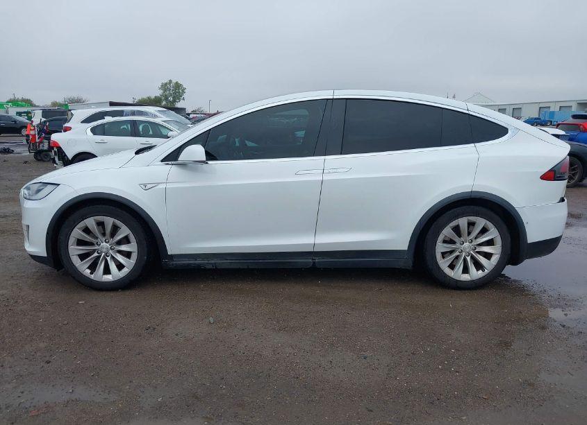 Photo 14 of 2016 Tesla Model X 60D/70D/75D/90D (VIN 5YJXCAE23GF005825)