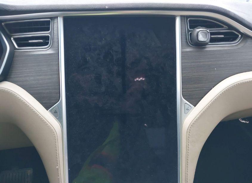 Photo 17 of 2016 Tesla Model X 60D/70D/75D/90D (VIN 5YJXCAE23GF005825)