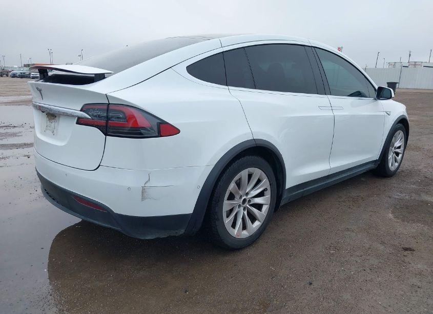 Photo 4 of 2016 Tesla Model X 60D/70D/75D/90D (VIN 5YJXCAE23GF005825)