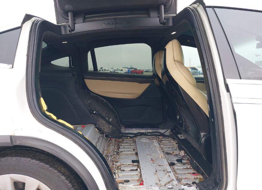 Photo 8 of 2016 Tesla Model X 60D/70D/75D/90D (VIN 5YJXCAE23GF005825)