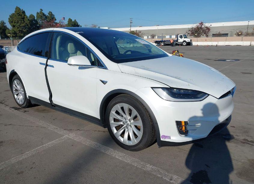 2018 Tesla Model X 100D/75D/P100D (VIN 5YJXCAE23JF138155) main photo