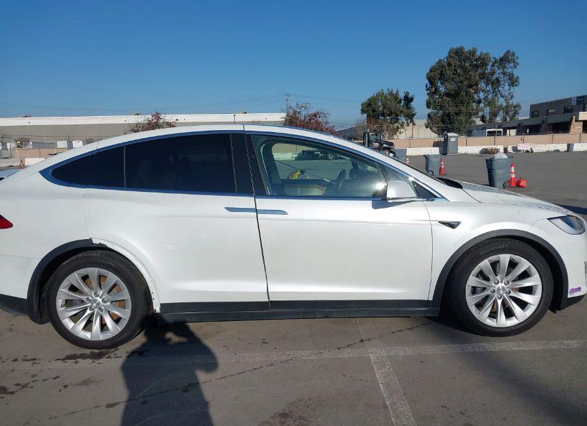 Photo 13 of 2018 Tesla Model X 100D/75D/P100D (VIN 5YJXCAE23JF138155)