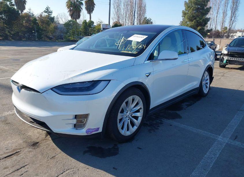 Photo 2 of 2018 Tesla Model X 100D/75D/P100D (VIN 5YJXCAE23JF138155)
