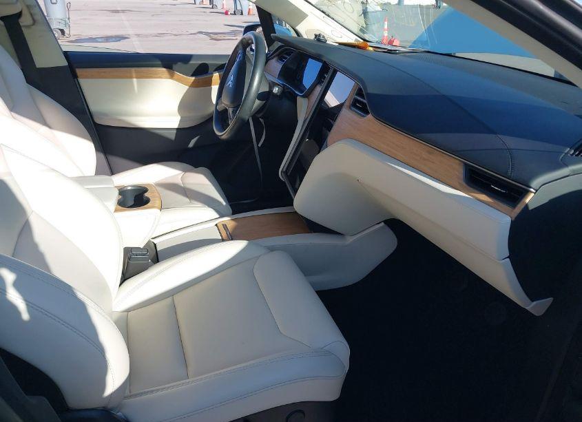 Photo 5 of 2018 Tesla Model X 100D/75D/P100D (VIN 5YJXCAE23JF138155)