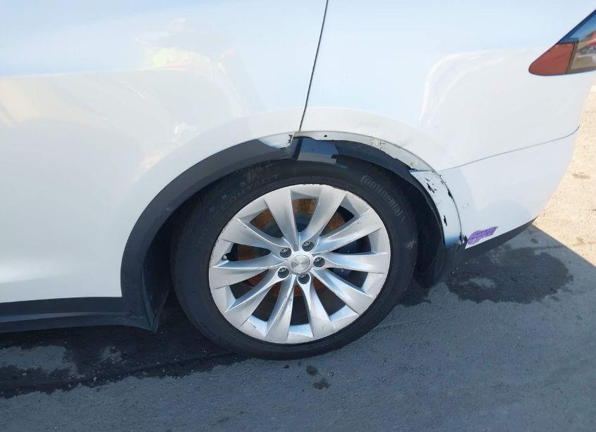 Photo 6 of 2018 Tesla Model X 100D/75D/P100D (VIN 5YJXCAE23JF138155)
