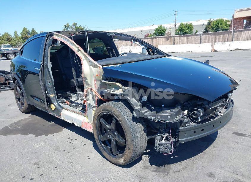 2020 Tesla Model X LONG RANGE DUAL MOTOR ALL-WHEEL DRIVE/LONG RANGE PLUS DUAL MOTOR ALL-WHEEL DRIVE (VIN 5YJXCAE24LF272238) main photo