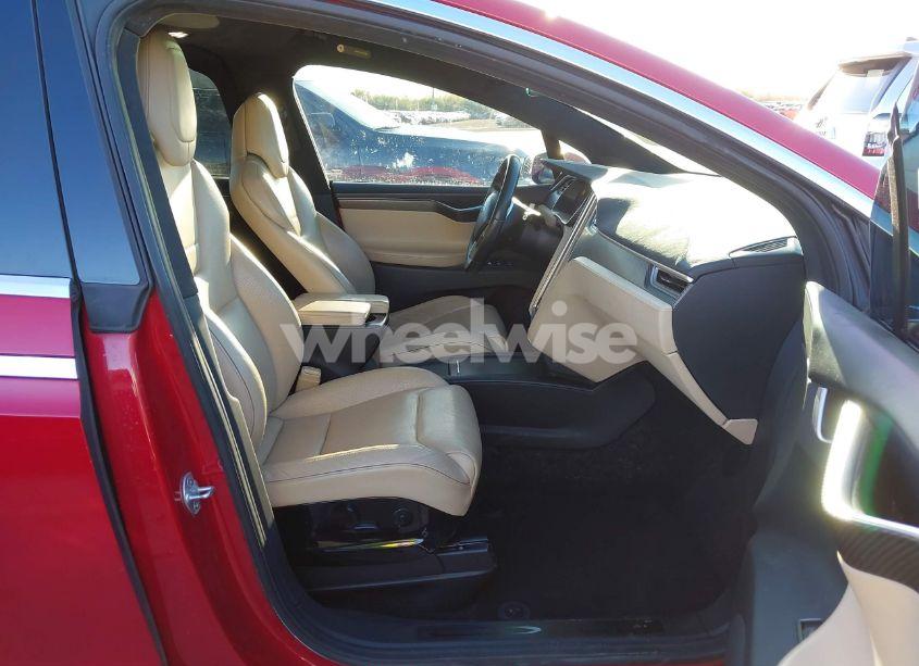 Photo 5 of 2016 Tesla Model X 60D/70D/75D/90D (VIN 5YJXCAE25GF004319)