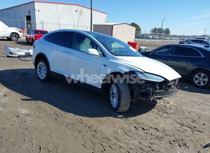 2018 Tesla Model X 100D/75D/P100D (VIN 5YJXCAE25JF091940) main photo