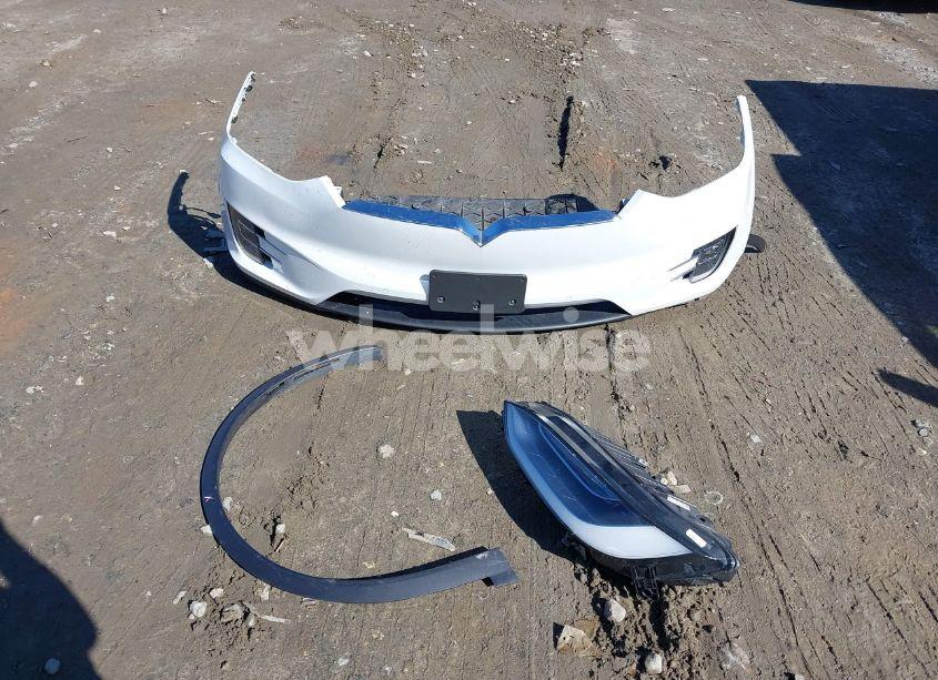 Photo 12 of 2018 Tesla Model X 100D/75D/P100D (VIN 5YJXCAE25JF091940)