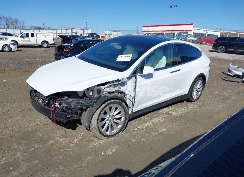 Photo 2 of 2018 Tesla Model X 100D/75D/P100D (VIN 5YJXCAE25JF091940)
