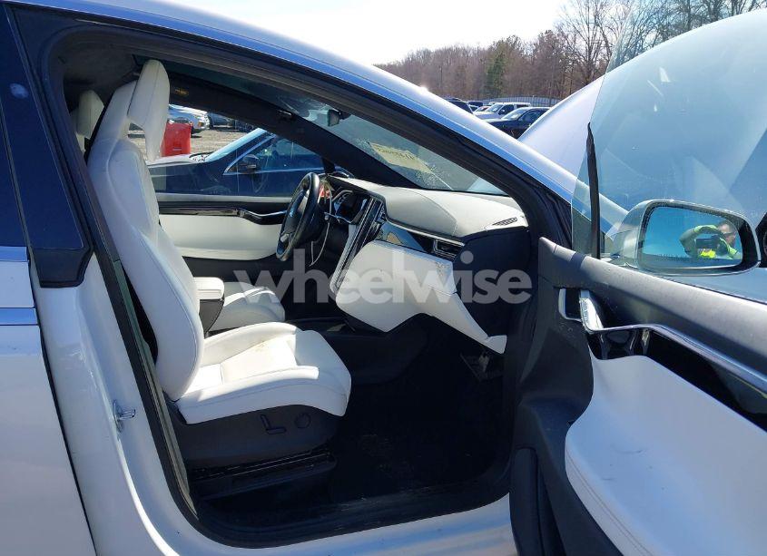 Photo 5 of 2018 Tesla Model X 100D/75D/P100D (VIN 5YJXCAE25JF091940)