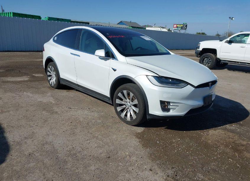 2019 Tesla Model X 100D/75D/LONG RANGE (VIN 5YJXCAE26KF185794) main photo