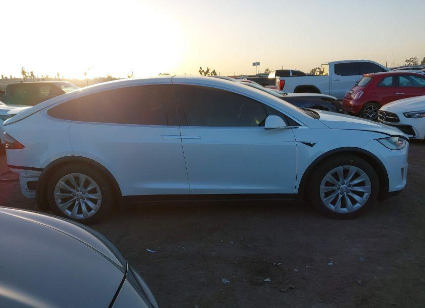 Photo 13 of 2018 Tesla Model X 100D/75D/P100D (VIN 5YJXCAE28JF112697)