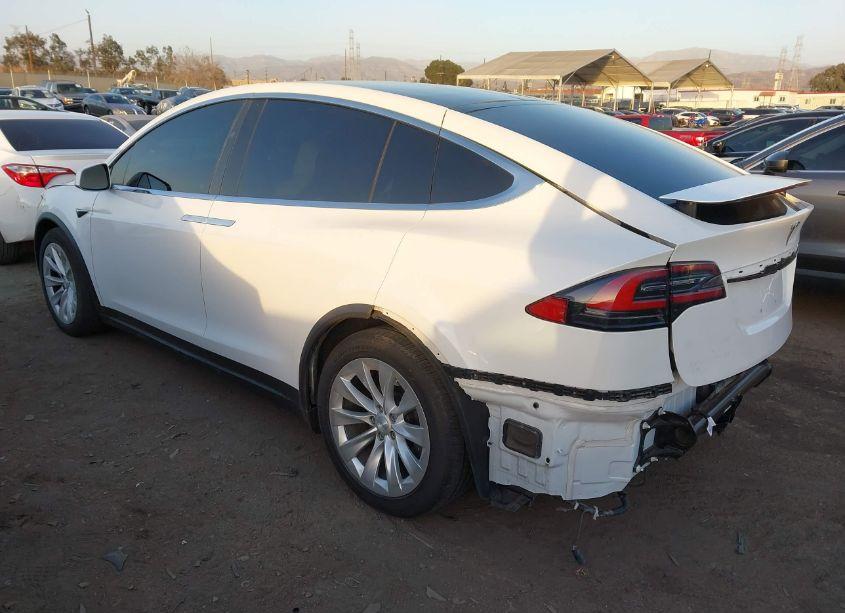 Photo 3 of 2018 Tesla Model X 100D/75D/P100D (VIN 5YJXCAE28JF112697)