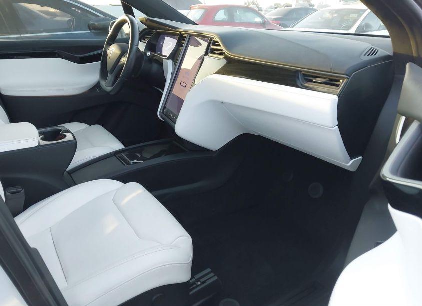 Photo 5 of 2018 Tesla Model X 100D/75D/P100D (VIN 5YJXCAE28JF112697)