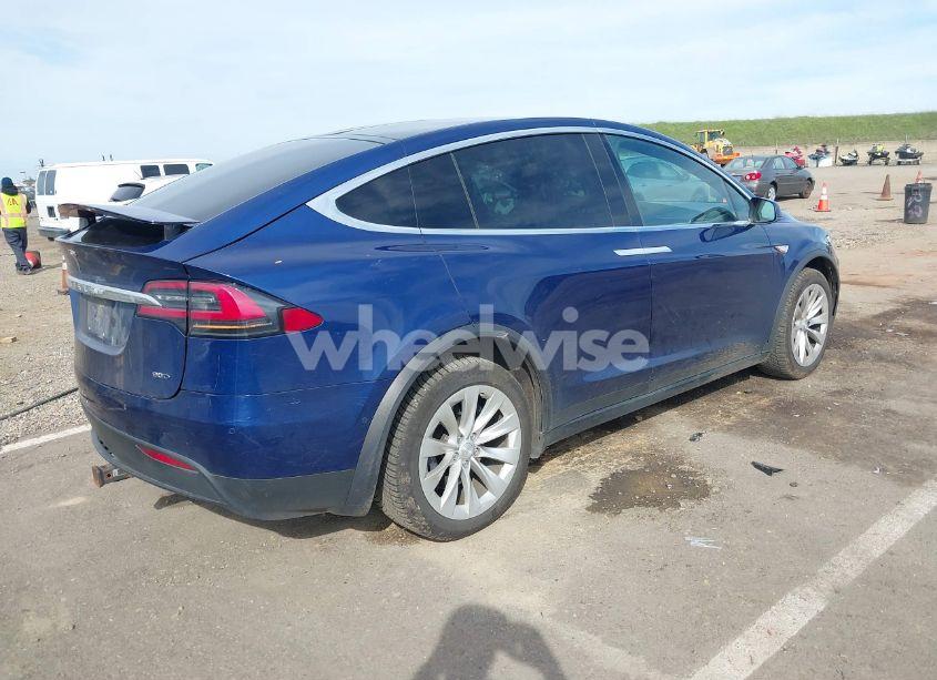 Photo 4 of 2016 Tesla Model X 60D/70D/75D/90D (VIN 5YJXCAE29GF015890)