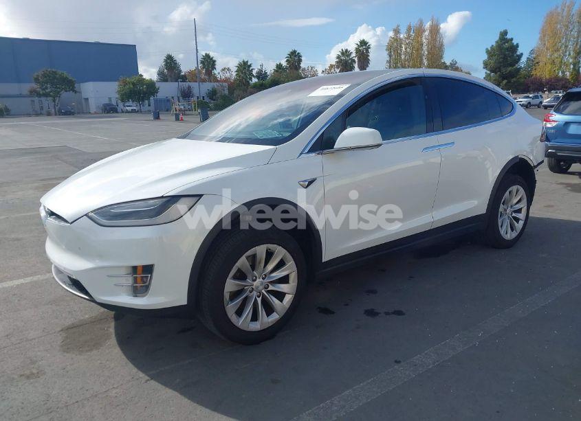 Photo 2 of 2018 Tesla Model X 100D/75D/P100D (VIN 5YJXCAE29JF111977)