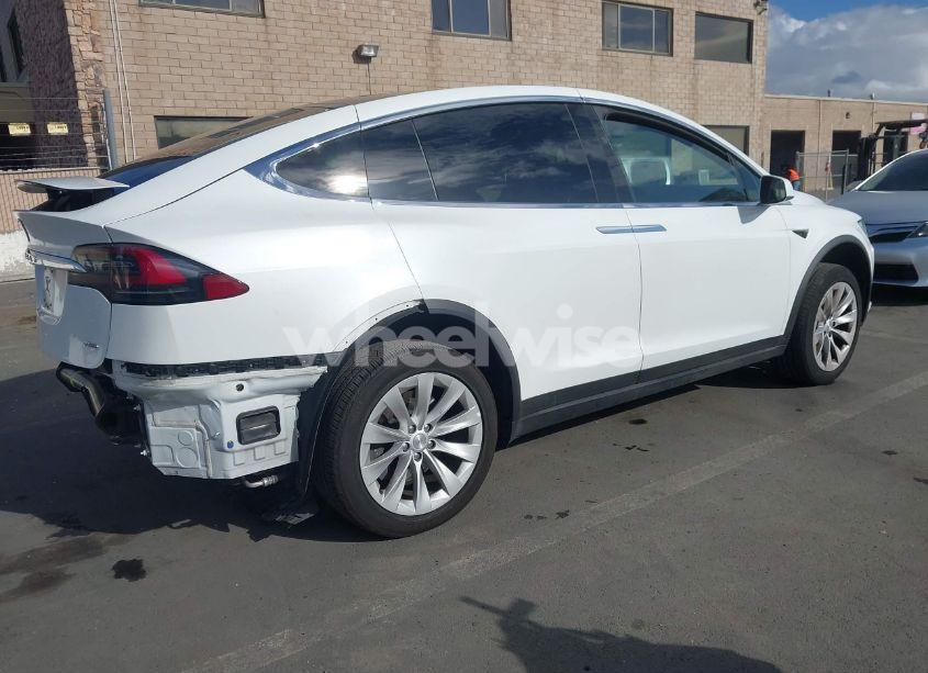 Photo 4 of 2018 Tesla Model X 100D/75D/P100D (VIN 5YJXCAE29JF111977)