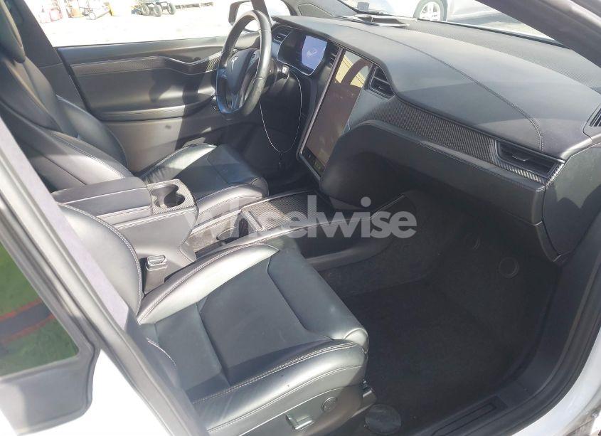 Photo 5 of 2018 Tesla Model X 100D/75D/P100D (VIN 5YJXCAE29JF111977)