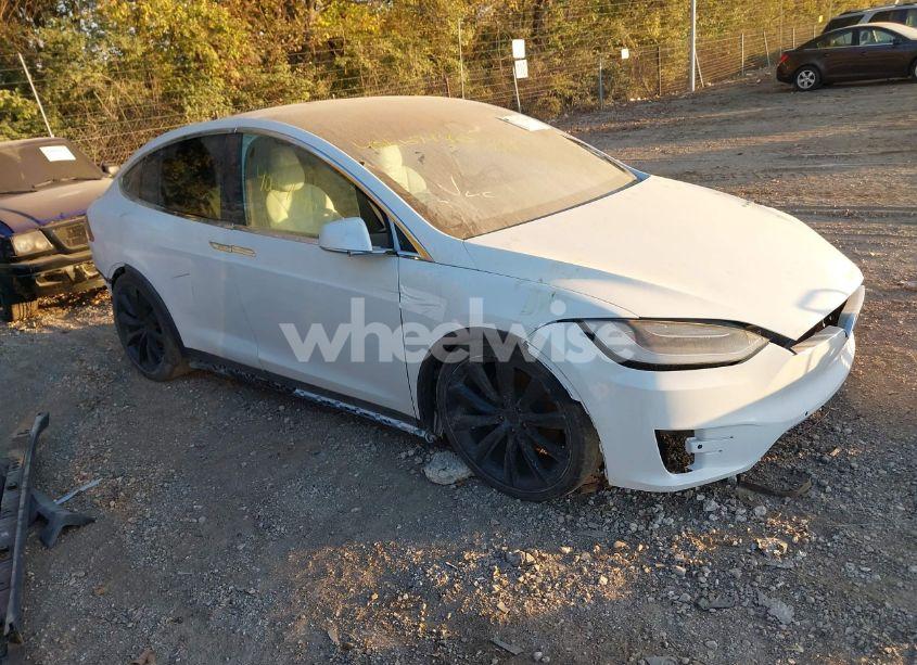 2017 Tesla Model X 100D/75D/90D (VIN 5YJXCBE20HF050017) main photo