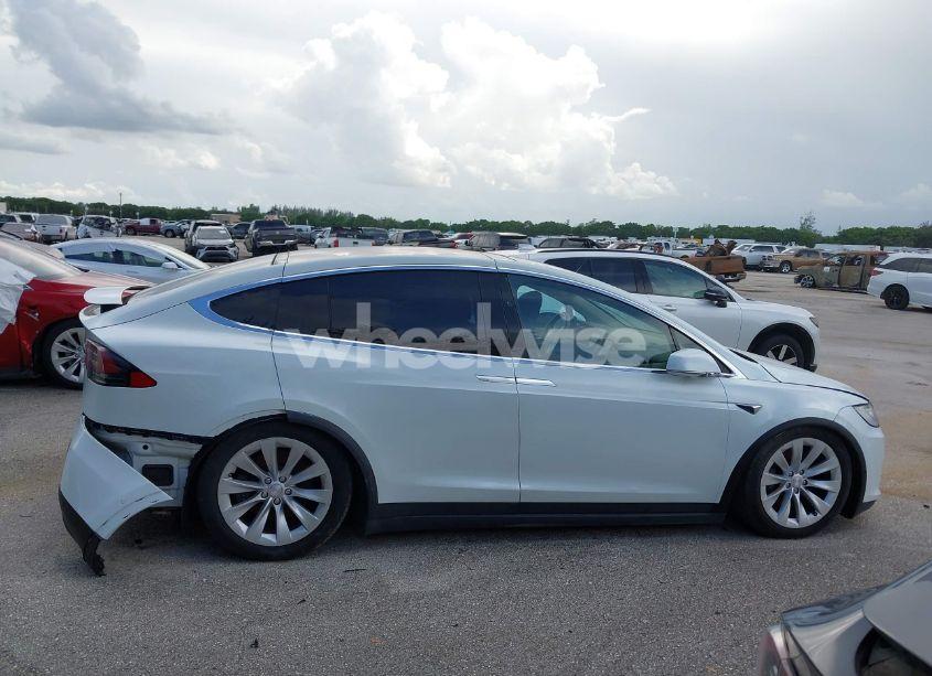 Photo 13 of 2017 Tesla Model X 100D/75D/90D (VIN 5YJXCBE20HF070252)