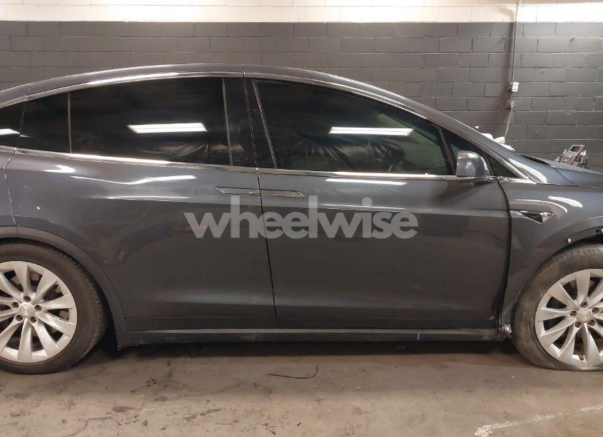 Photo 13 of 2018 Tesla Model X 100D/75D/P100D (VIN 5YJXCBE20JF138216)