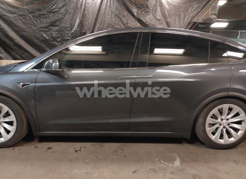 Photo 14 of 2018 Tesla Model X 100D/75D/P100D (VIN 5YJXCBE20JF138216)