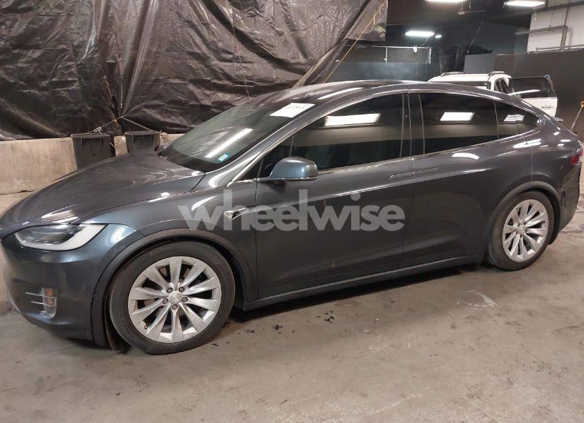 Photo 2 of 2018 Tesla Model X 100D/75D/P100D (VIN 5YJXCBE20JF138216)
