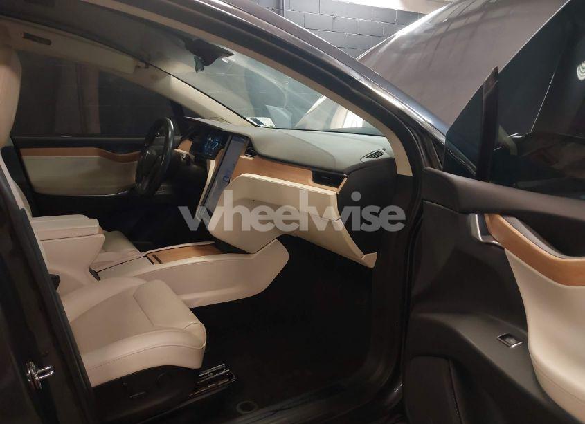 Photo 5 of 2018 Tesla Model X 100D/75D/P100D (VIN 5YJXCBE20JF138216)