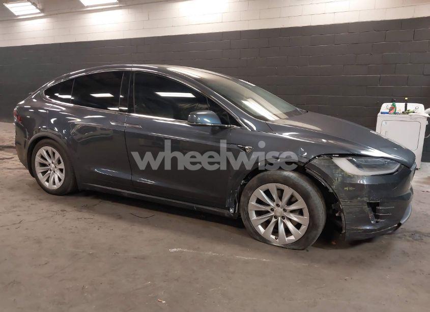 Photo 6 of 2018 Tesla Model X 100D/75D/P100D (VIN 5YJXCBE20JF138216)