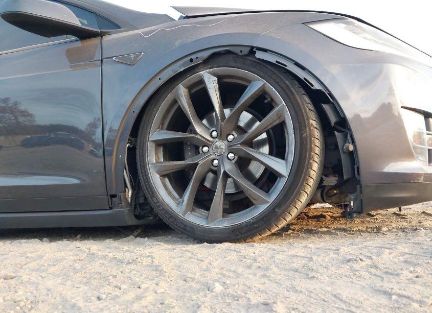 Photo 20 of 2016 Tesla Model X 60D/70D/75D/90D/P100D (VIN 5YJXCBE21GF005845)