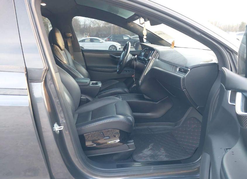 Photo 5 of 2016 Tesla Model X 60D/70D/75D/90D/P100D (VIN 5YJXCBE21GF005845)