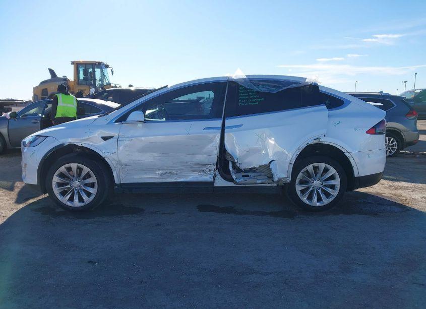 Photo 14 of 2017 Tesla Model X (VIN 5YJXCBE21HF065092)