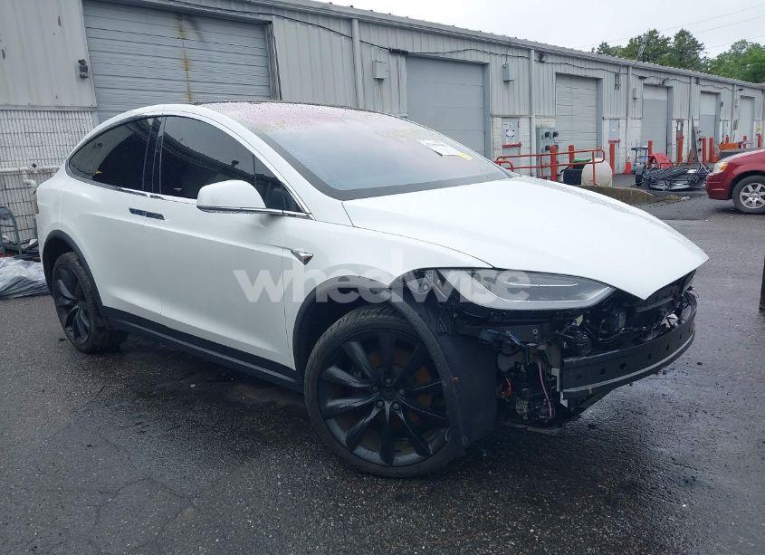 2018 Tesla Model X (VIN 5YJXCBE21JF141187) main photo