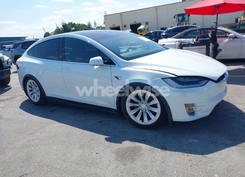 2017 Tesla Model X 100D/75D/90D (VIN 5YJXCBE23HF045670) main photo
