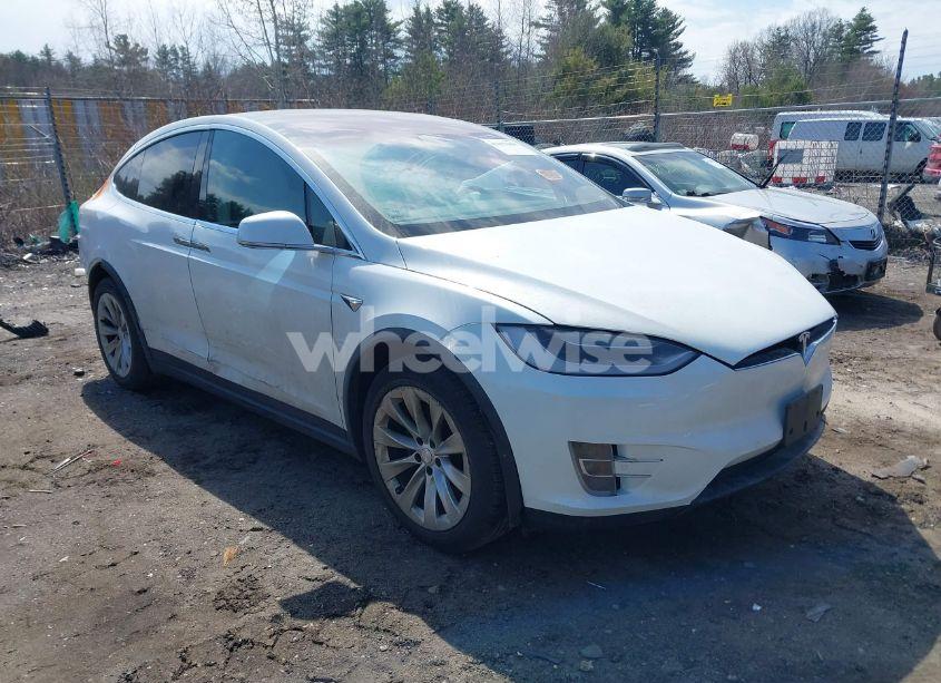 2018 Tesla Model X 100D/75D/P100D (VIN 5YJXCBE26JF087126) main photo
