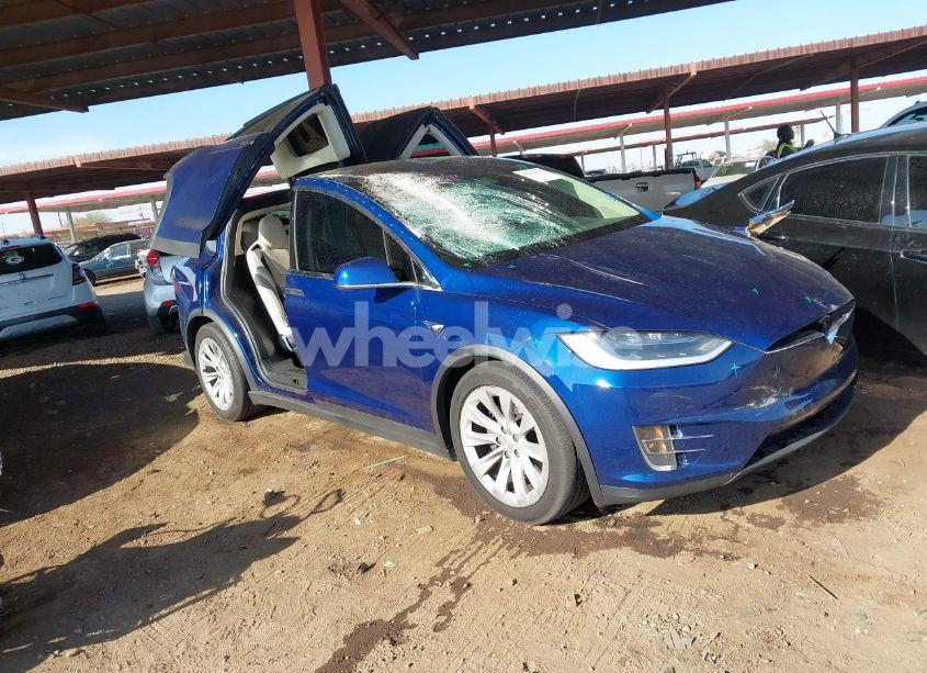 2018 Tesla Model X 100D/75D/P100D (VIN 5YJXCBE26JF101879) main photo