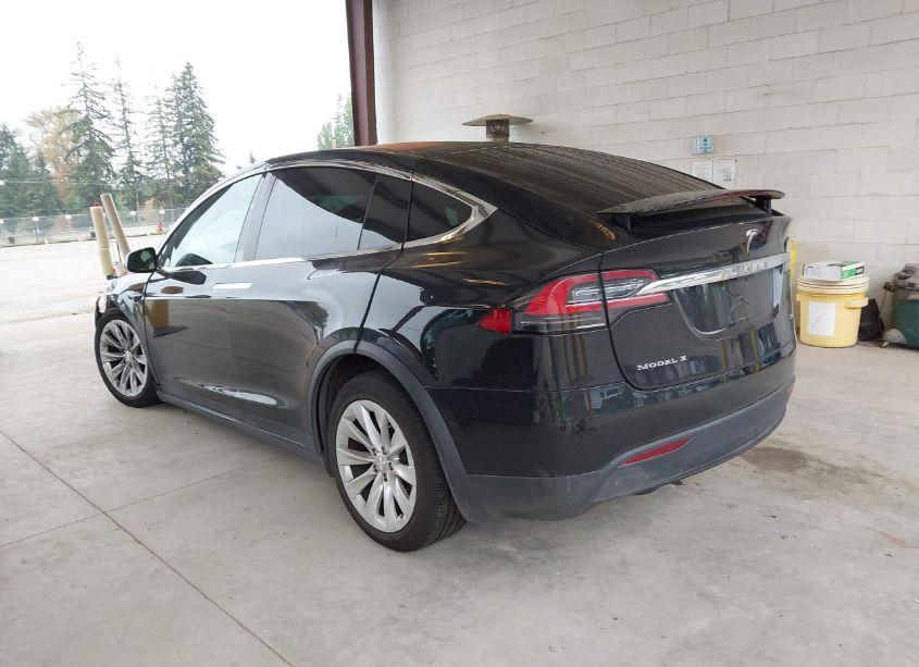 Photo 3 of 2017 Tesla Model X 100D/75D/90D (VIN 5YJXCBE27HF045672)