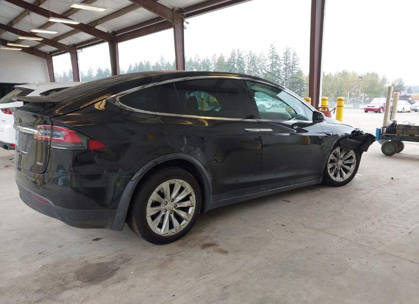 Photo 4 of 2017 Tesla Model X 100D/75D/90D (VIN 5YJXCBE27HF045672)
