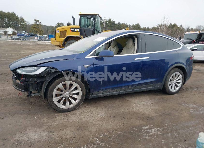 Photo 14 of 2018 Tesla Model X 100D/75D/P100D (VIN 5YJXCBE27JF115385)