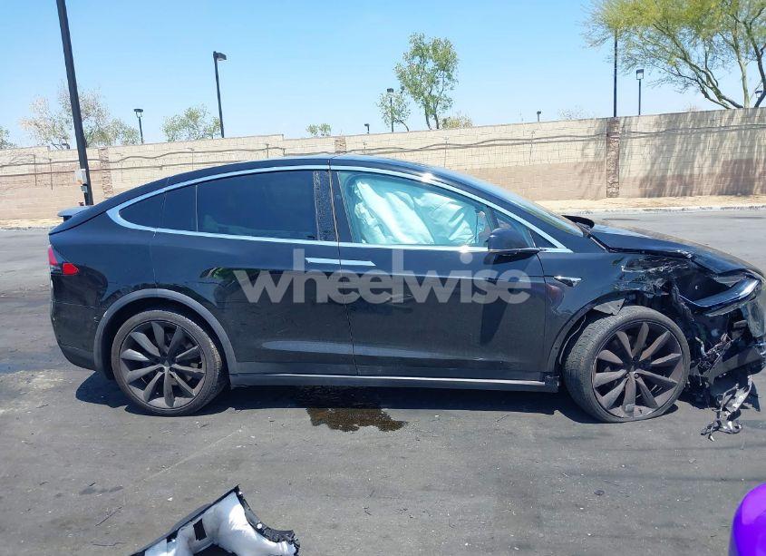 Photo 14 of 2018 Tesla Model X 100D/75D/P100D (VIN 5YJXCBE28JF103102)