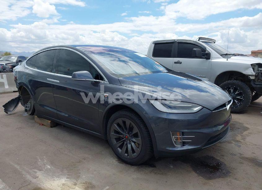2018 Tesla Model X 100D/75D/P100D (VIN 5YJXCBE29JF126629) main photo